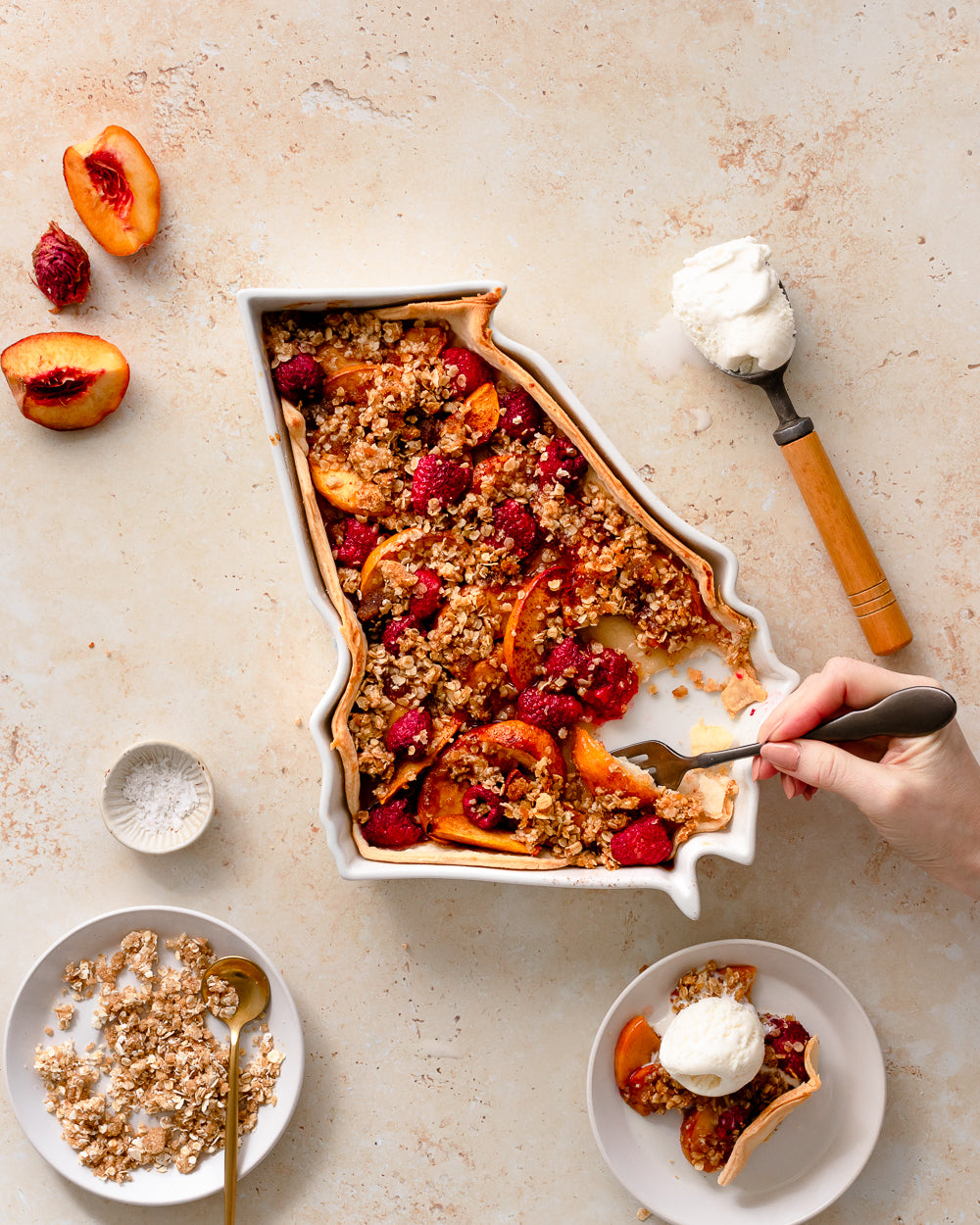 Georgia State Plate with peach pie. GA State plate is safe for food, cooking, and the oven. GA pie plate. GA dessert dish. Georgia dessert bakeware. Georgia kitchen dish. Georgia gift.