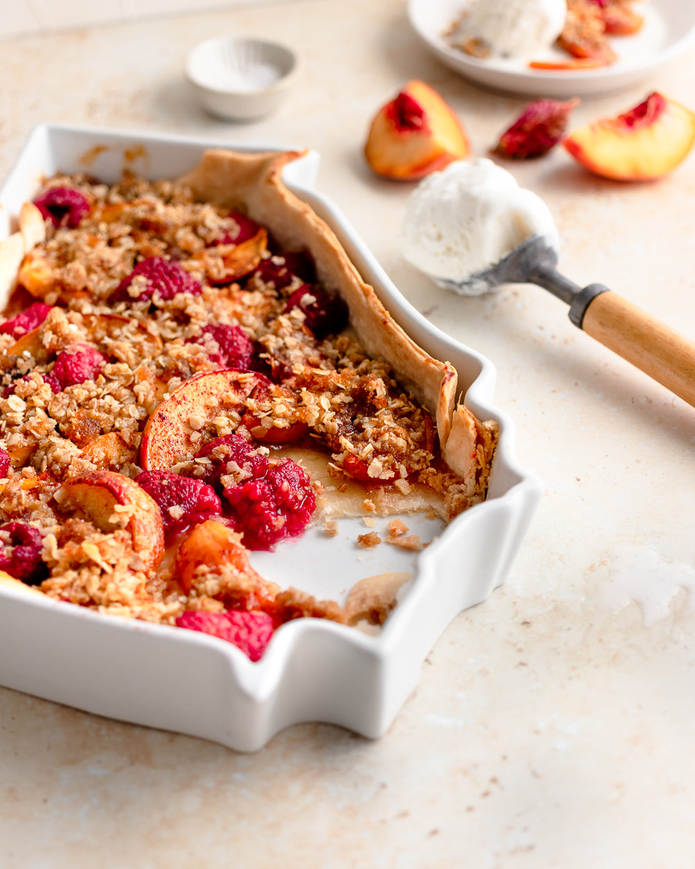 Georgia State Plate with peach pie. GA State plate is safe for food, cooking, and the oven. GA pie plate. GA dessert dish. Georgia dessert bakeware. Georgia kitchen dish. Georgia gift.