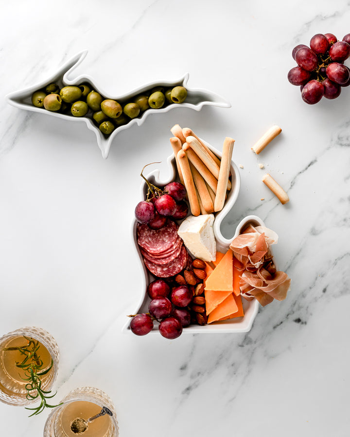 Michigan State Plate cheese meat board. Michigan charcuterie board. Michigan charcuterie tray. Michigan appetizer dish. MI appetizer tray. Michgan olive dish.