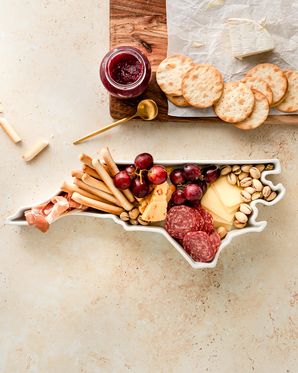 North Carolina State Plate meat and cheese board. North Carolina charcuterie board. North Carolina charcuterie tray. North Carolina appetizer tray. North Carolina appetizer dish. NC appetizer tray. NC cooking dish. NC cook gift. NC baking gift. NC ktichen gift. North Carolina kitchen gift.
