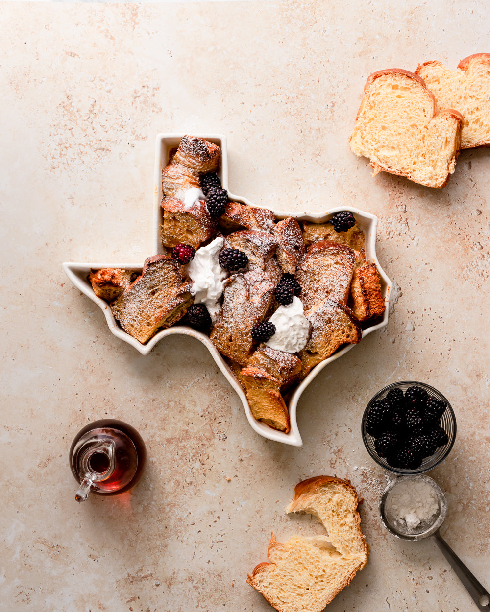 Texas state plate white glossy ceramics. Texas baking dish. Texas baking tray. Texas appetizer dish. Texas cheese plate. TX gift. TX cooking gift. TX baking gift. Texas kitchen gift. Texas dessert. Texas plate for dessert. Texas dish for dessert. Texas dessert recipe. Bread pudding in Texas.