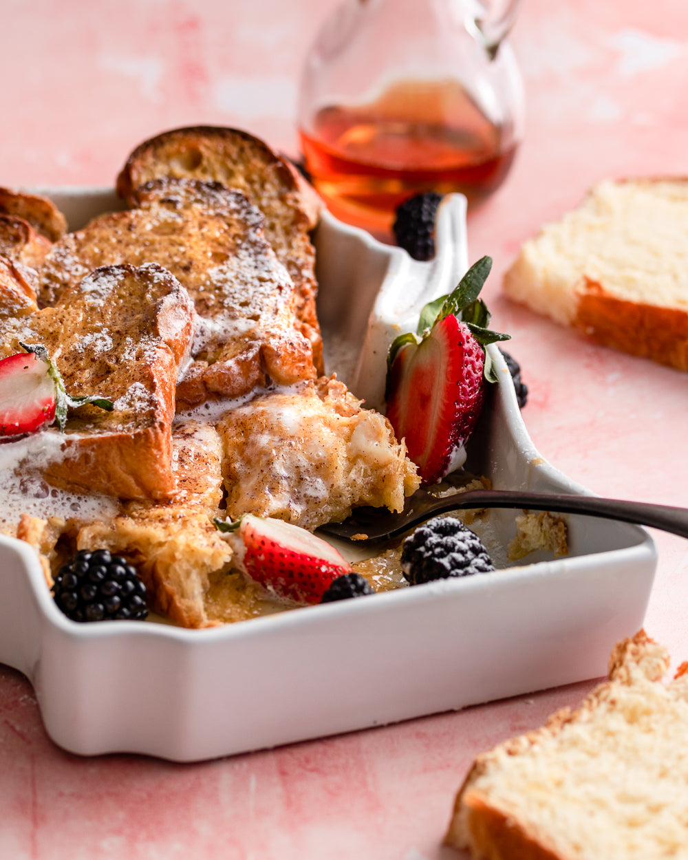 Wisconsin state plate bread pudding dessert. Wisconsin dessert bake. WI dessert dish. WI dessert bakeware. Wisconsin dessert tray. Wisconsin cooking gift. WI cooking gift. WI baking gift. Wisconsin baking gift. Up close of baking dish, unique silhouette.